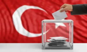 Karaktersel Fikir Üretimi ile Siyasi Parti Seçmen Analizi (2025)