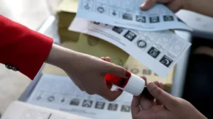 Karaktersel Fikir Üretimi ile Siyasi Parti Seçmen Analizi (2025)